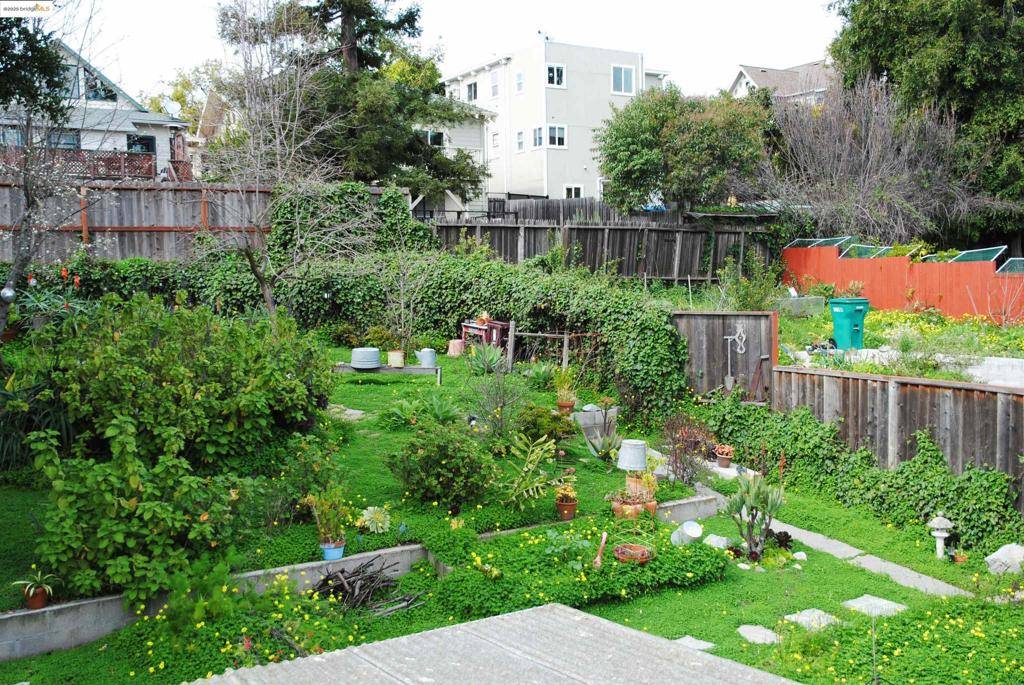Oakland, CA 94606,521 Athol Ave