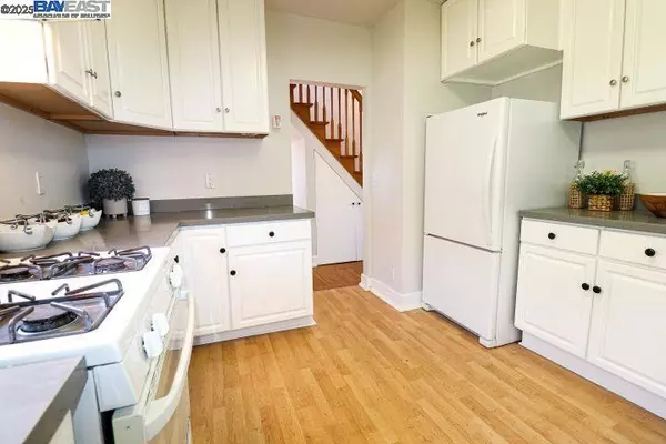 Oakland, CA 94602,828 Everett Ave