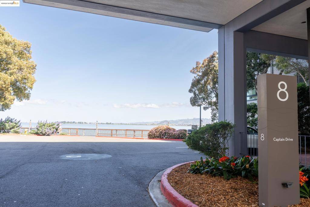 Emeryville, CA 94608,8 Captain Dr #E261