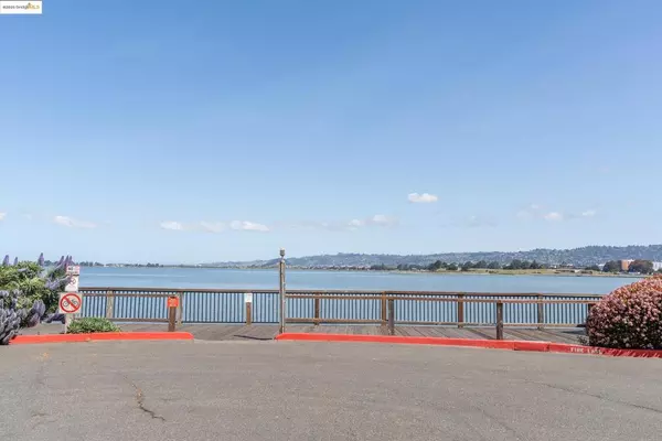 Emeryville, CA 94608,8 Captain Dr #E261