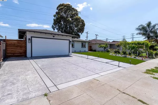 Fremont, CA 94538,3742 Savannah Rd