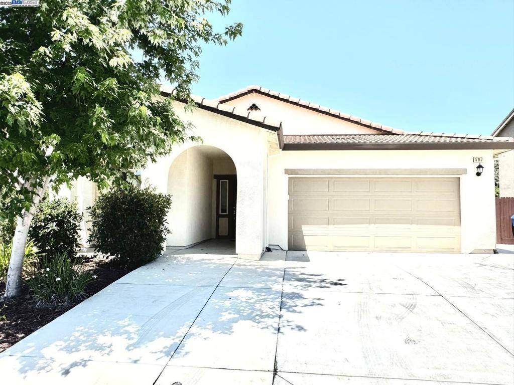 597 Pendragon St, Manteca, CA 95337