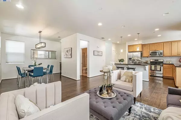 Hayward, CA 94541,368 C St