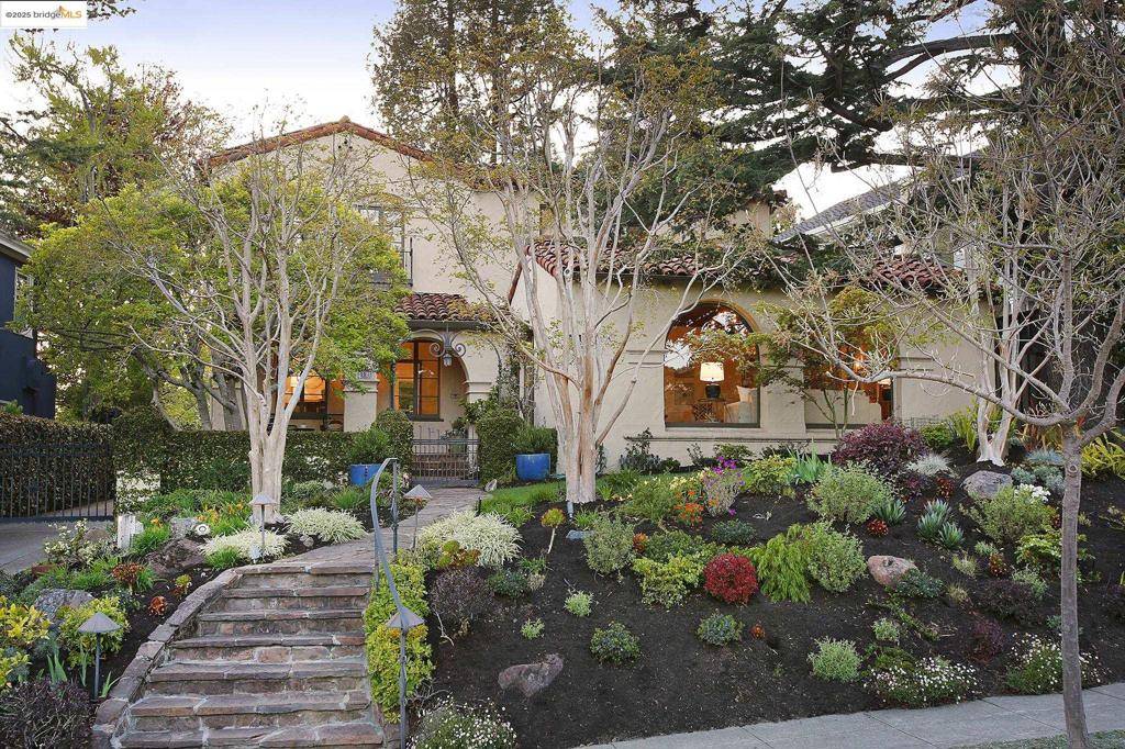 Oakland, CA 94610,1160 Clarendon Crescent