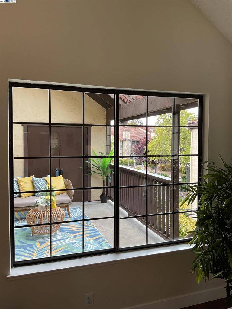 San Leandro, CA 94577,2513 Galleon Place