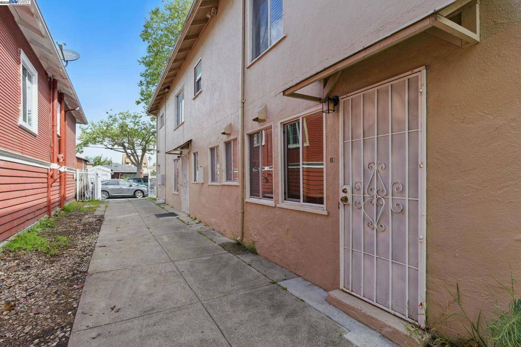 Berkeley, CA 94702,1420 Alcatraz Ave