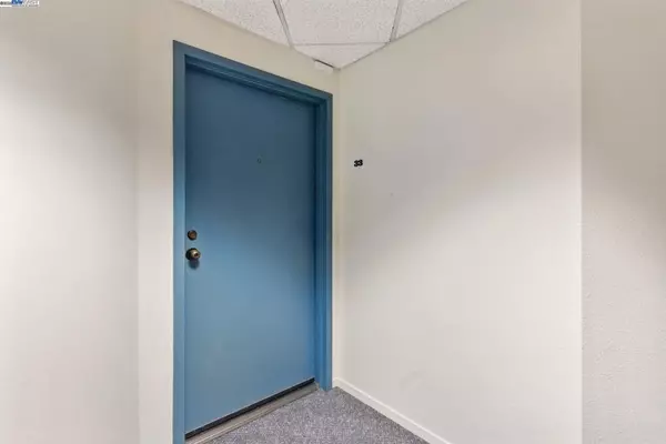 Oakland, CA 94610,245 Perkins St #33