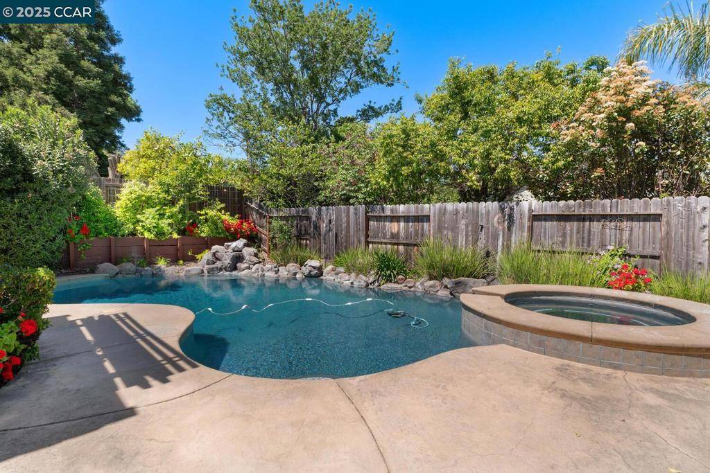 313 Willowwood Ct, Vacaville, CA 95688