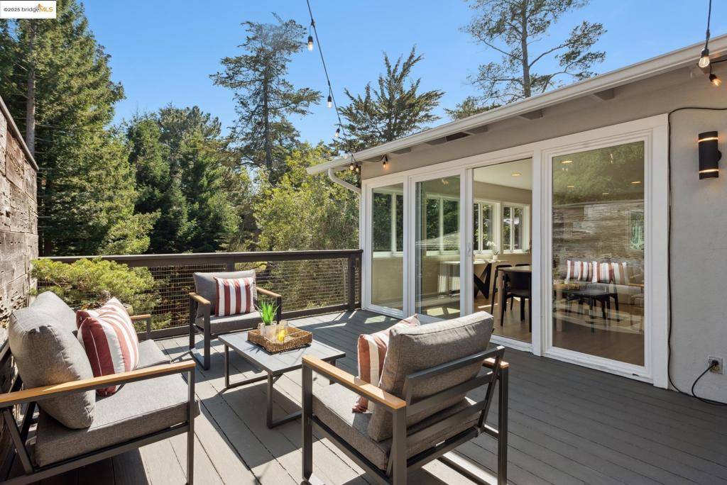 Oakland, CA 94611,2915 Holyrood Dr