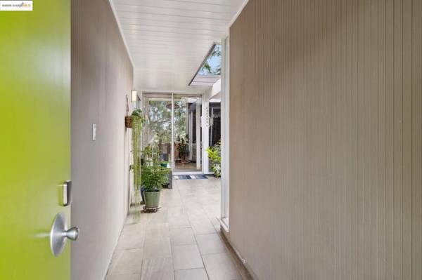 Castro Valley, CA 94552,5345 Crown Ct