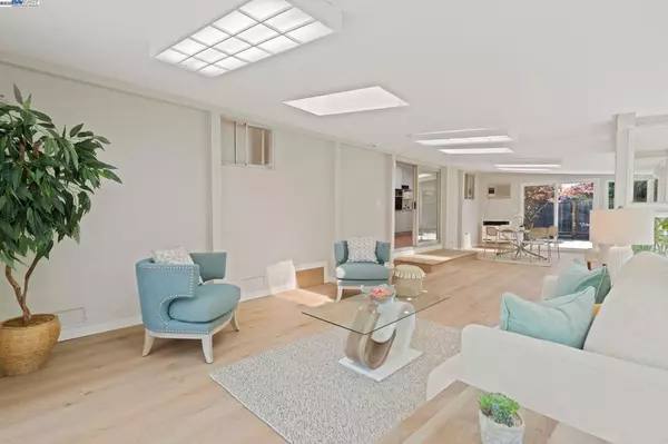 Walnut Creek, CA 94597,2371 Mallard Dr