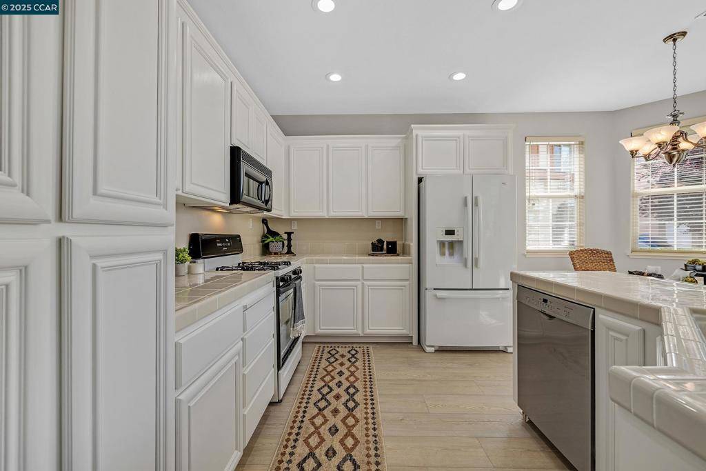 Pleasanton, CA 94588,5001 Porta Rossa Cir