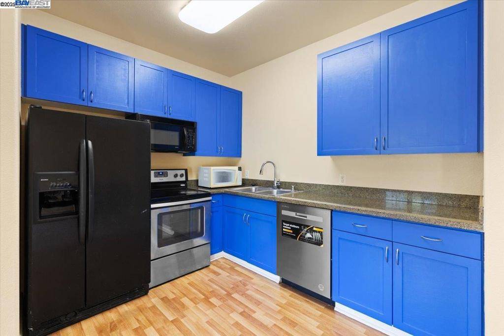 Emeryville, CA 94608-3766,1121 40th Street #4201