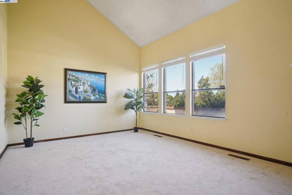 Fremont, CA 94555,33766 Whimbrel Rd