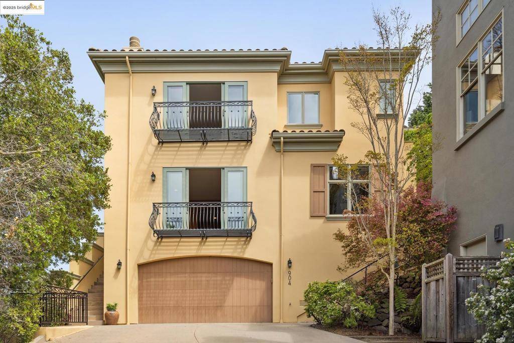 904 Alvarado Rd, Berkeley, CA 94705