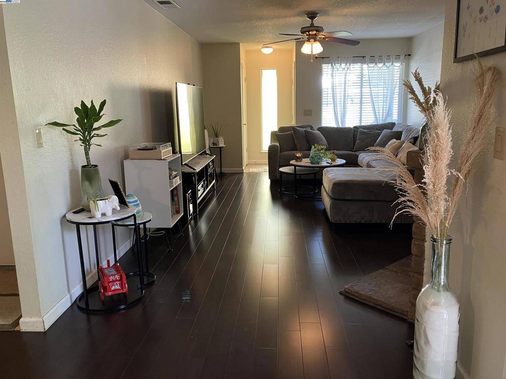 Fair Oaks, CA 95628,7972 Cavalli Way