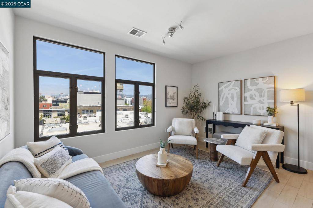 438 W Grand Ave #510, Oakland, CA 94612