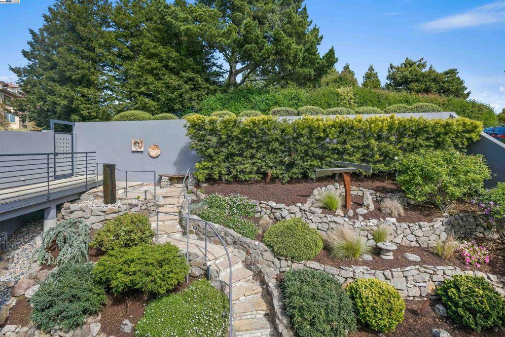 Oakland, CA 94705,7061 Devon Way