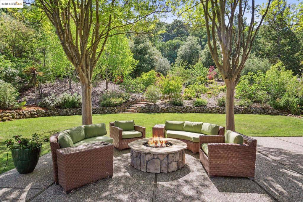 1037 Silverhill Dr, Lafayette, CA 94549