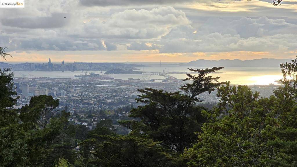 9175 Skyline BLVD, Oakland, CA 94611