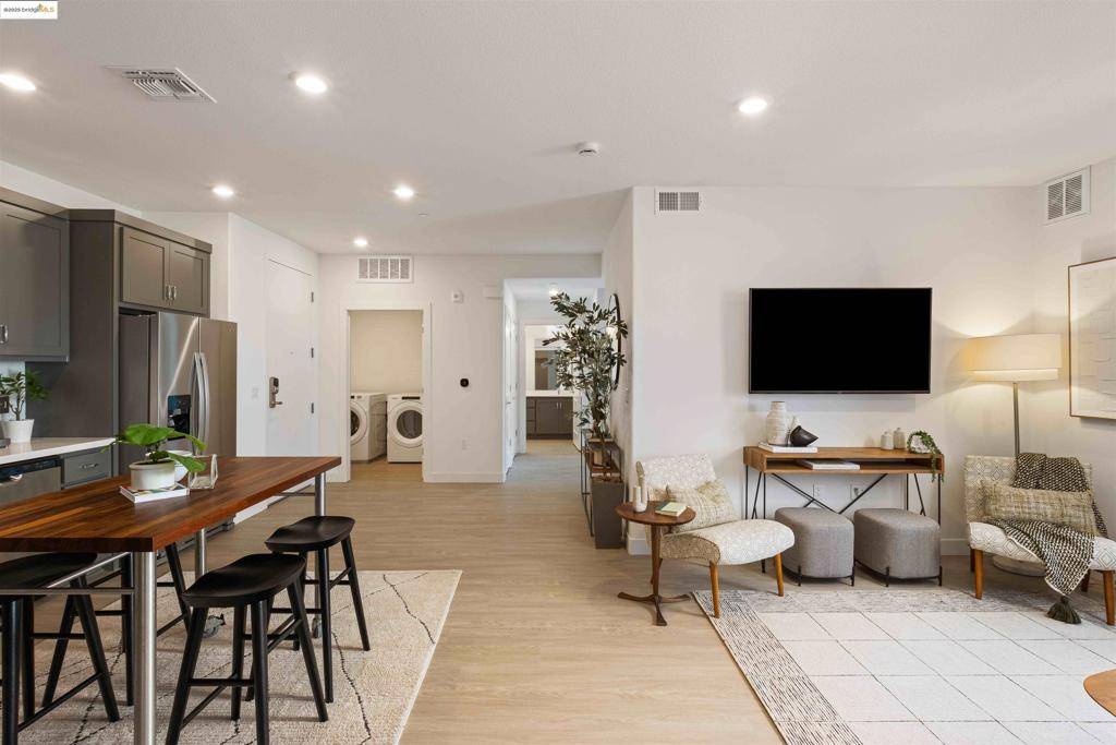 Hayward, CA 94544,500 Somi Ct #214