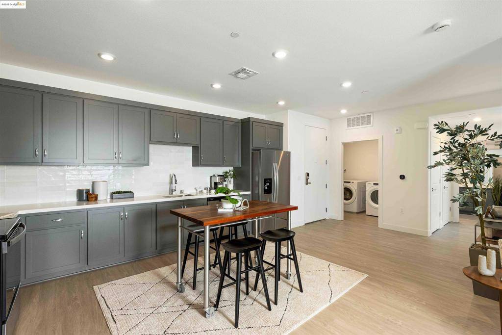 Hayward, CA 94544,500 Somi Ct #214