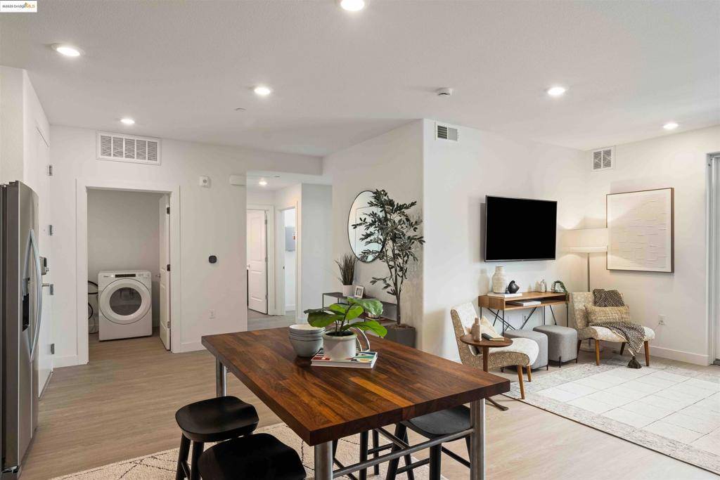 Hayward, CA 94544,500 Somi Ct #214