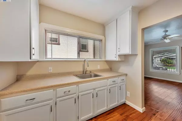 Hayward, CA 94541,22741 1St St