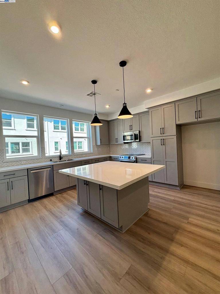 Morgan Hill, CA 95037,912 Kolbe Lane #603