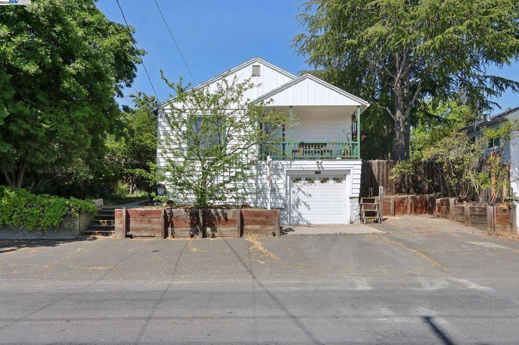 Martinez, CA 94553,1101 Palm Avenue