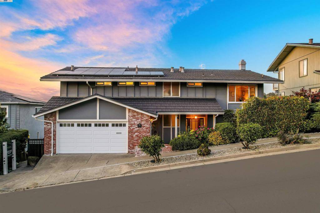 3218 Oakes Dr, Hayward, CA 94542