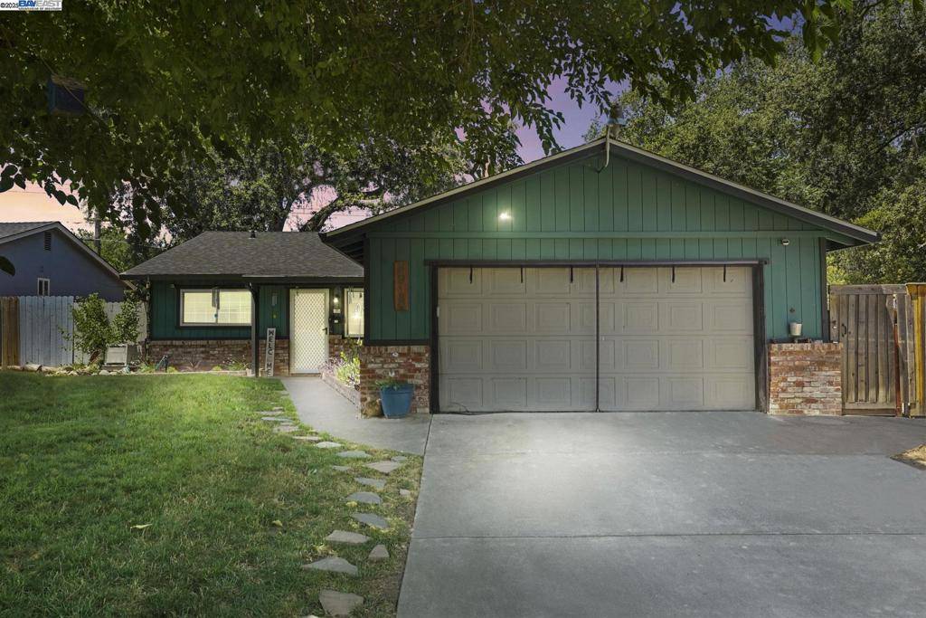5913 Woodleigh Dr, Carmichael, CA 95608