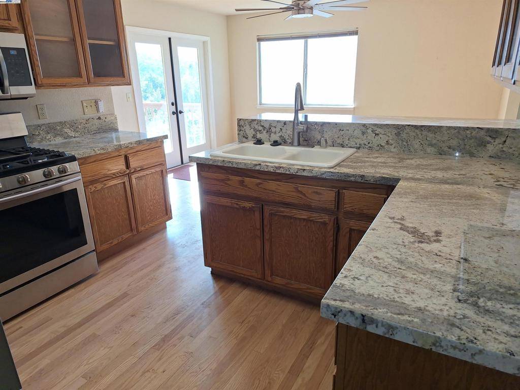 Hidden Valley Lake, CA 95467,18062 North Shore Dr