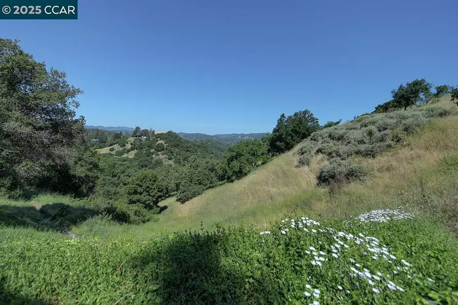 1268 Skycrest Dr #8, Walnut Creek, CA 94595
