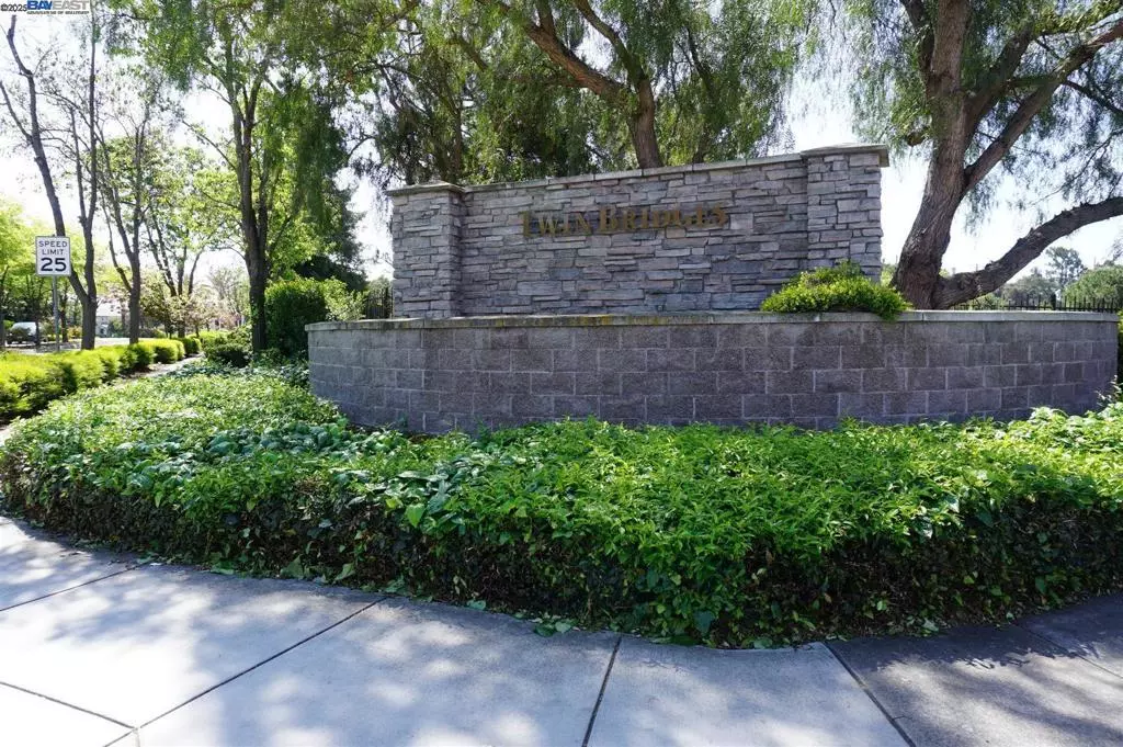 Hayward, CA 94544,30278 Willowbrook Rd