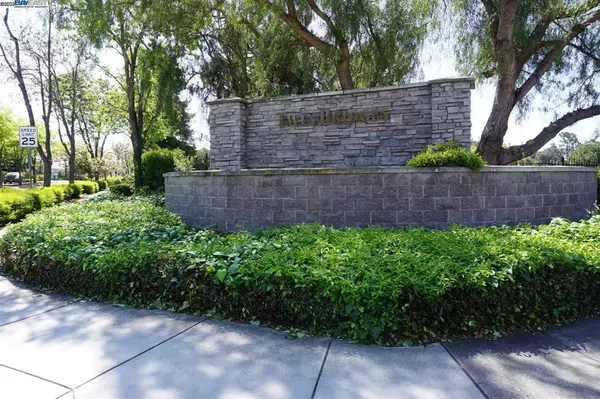 30278 Willowbrook Rd, Hayward, CA 94544