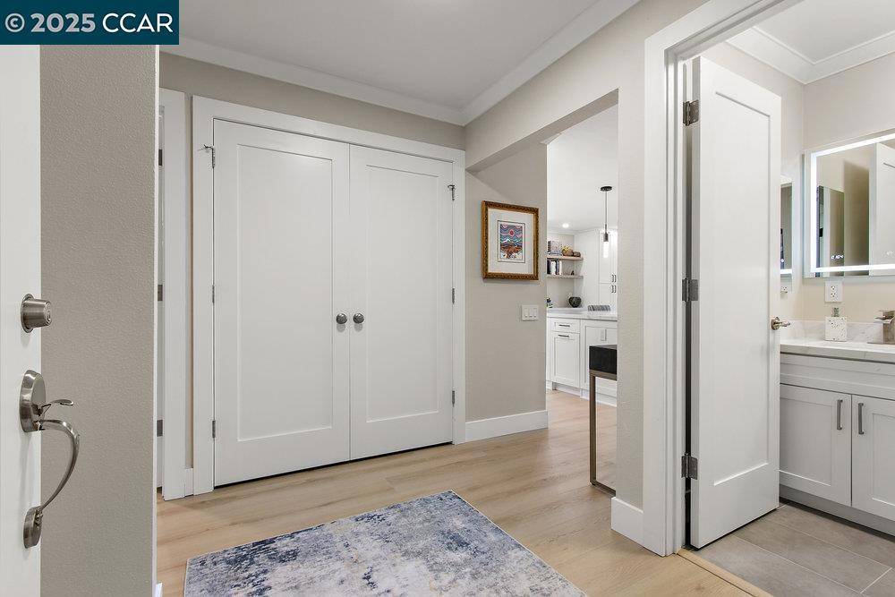 Walnut Creek, CA 94595,1208 Skycrest Dr #6
