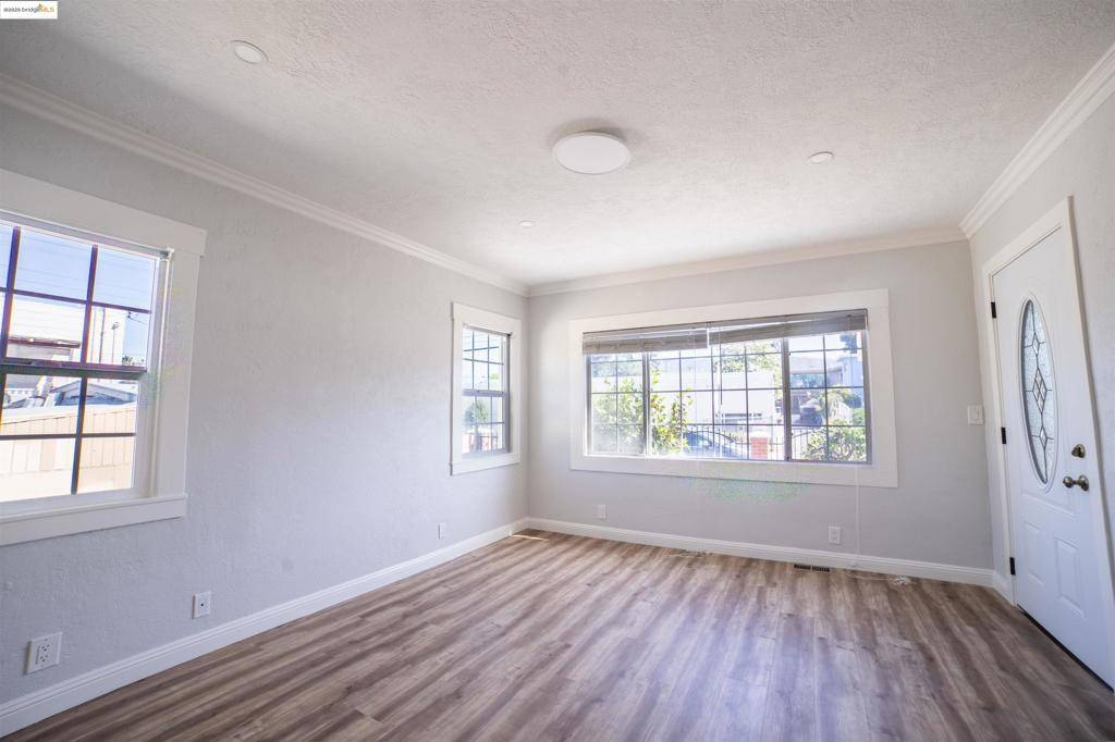 Oakland, CA 94619,3517 Allendale Ave