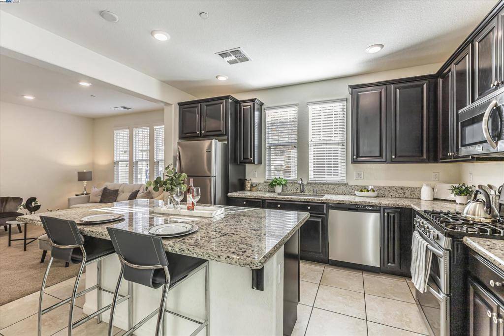 Roseville, CA 95747,2024 Honey Church Pl