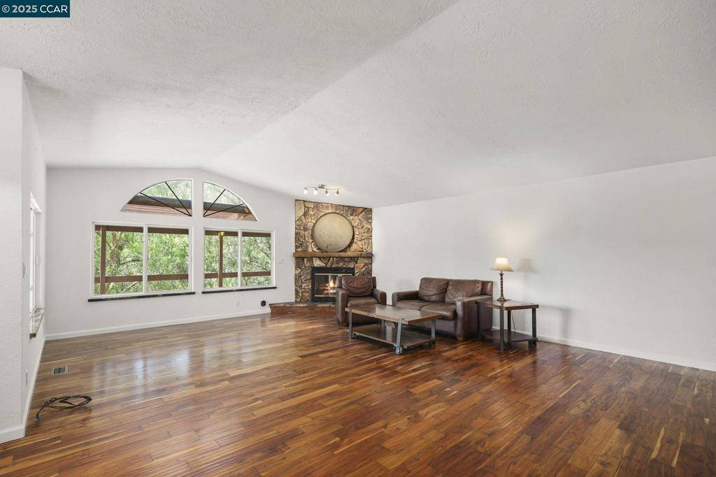 Martinez, CA 94553,2251 Rancho Del Lago Rd