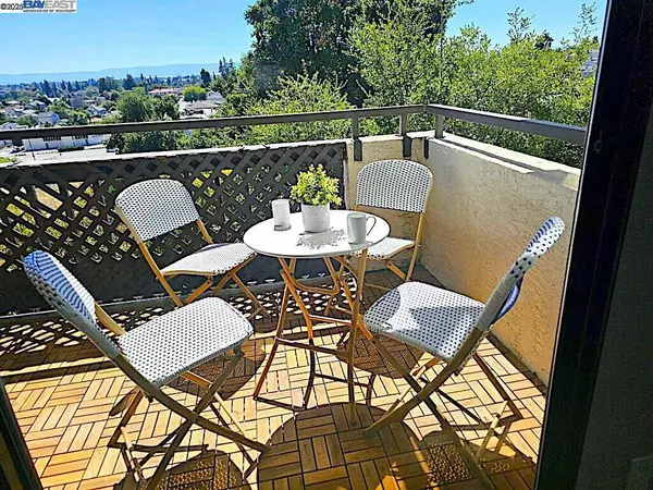 Hayward, CA 94546,21239 Gary Dr #112D