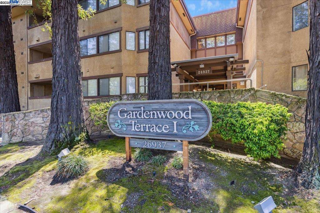 Hayward, CA 94542,26937 Hayward Blvd #217