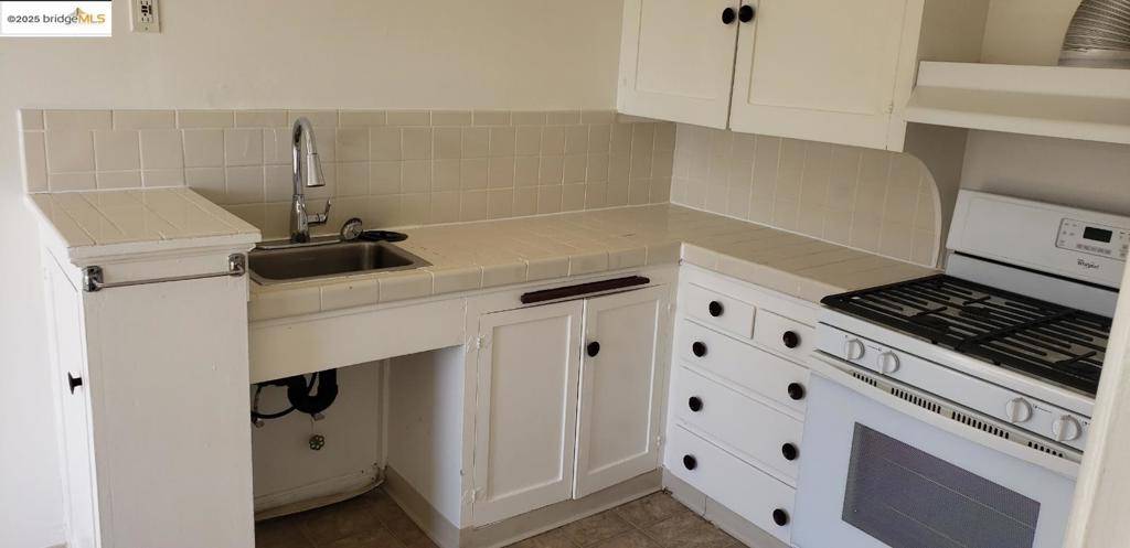Oakland, CA 94602,1458 E 33rd Street