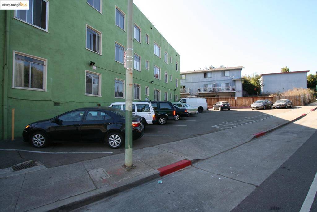Oakland, CA 94602,1458 E 33rd Street