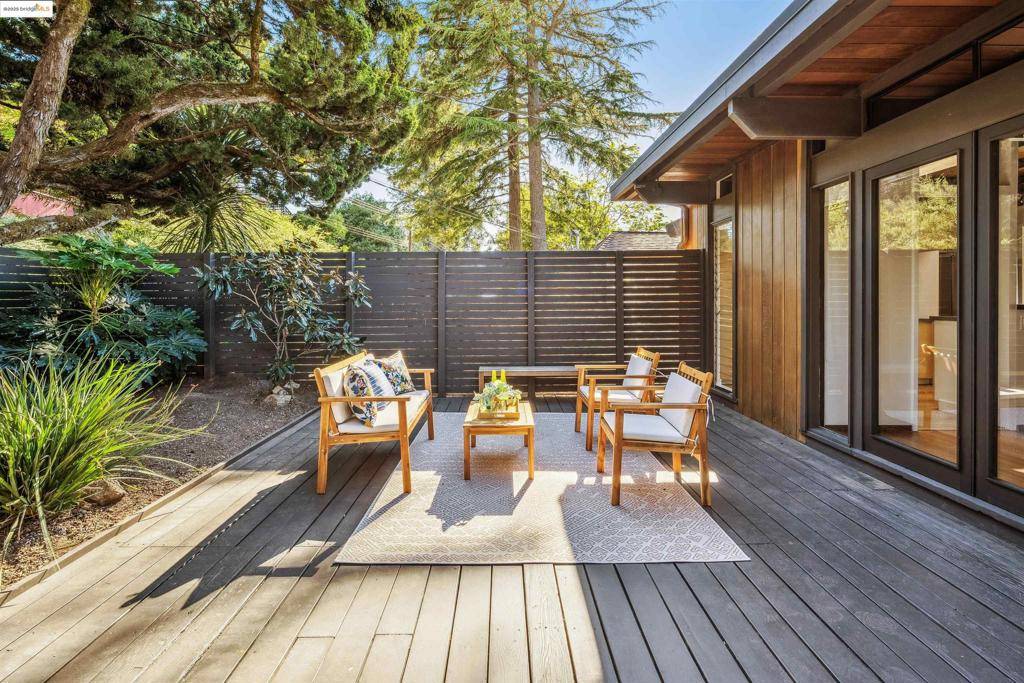 Oakland, CA 94611,5855 Chelton Dr
