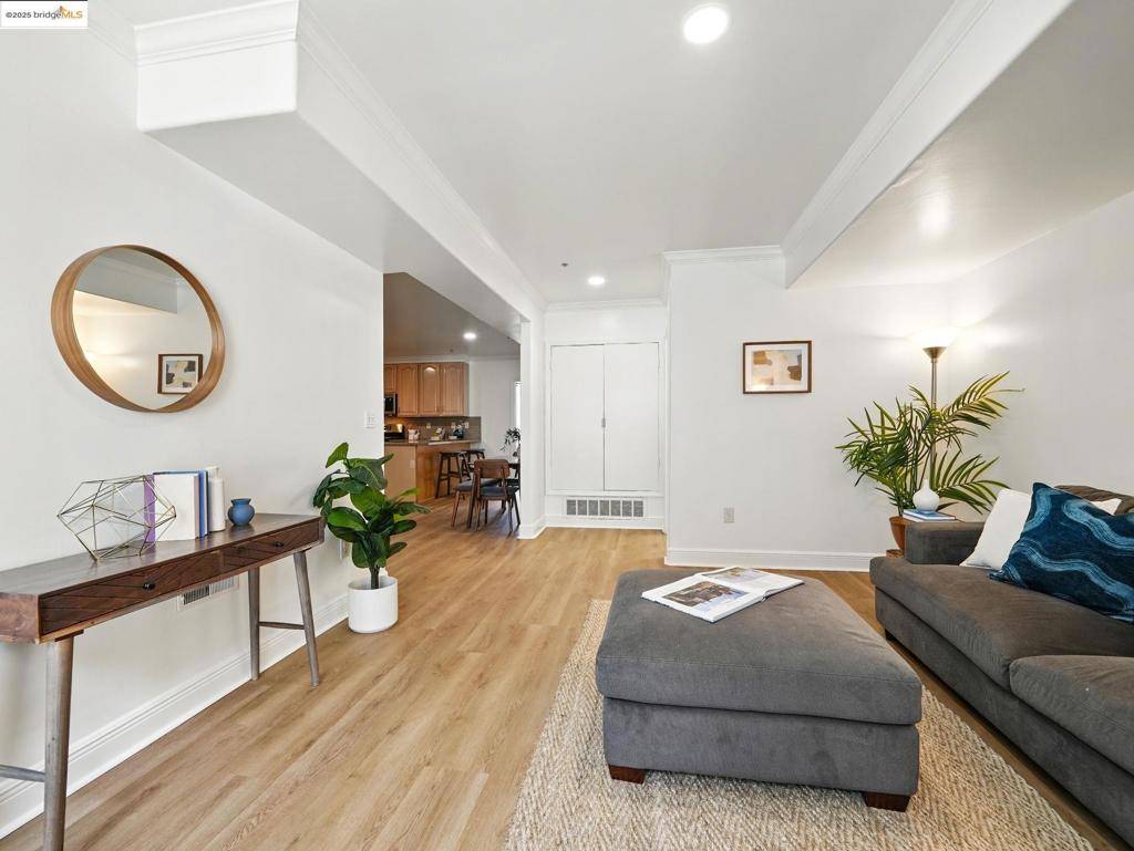 Oakland, CA 94606,1515 14Th Ave #201