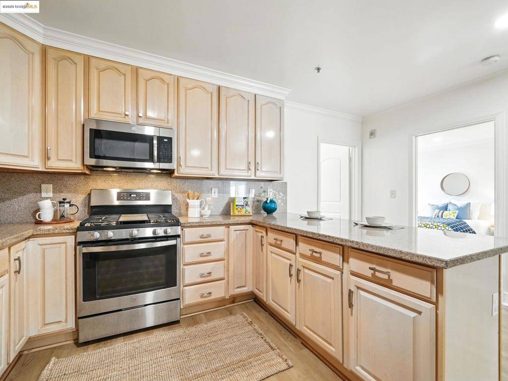 Oakland, CA 94606,1515 14Th Ave #201