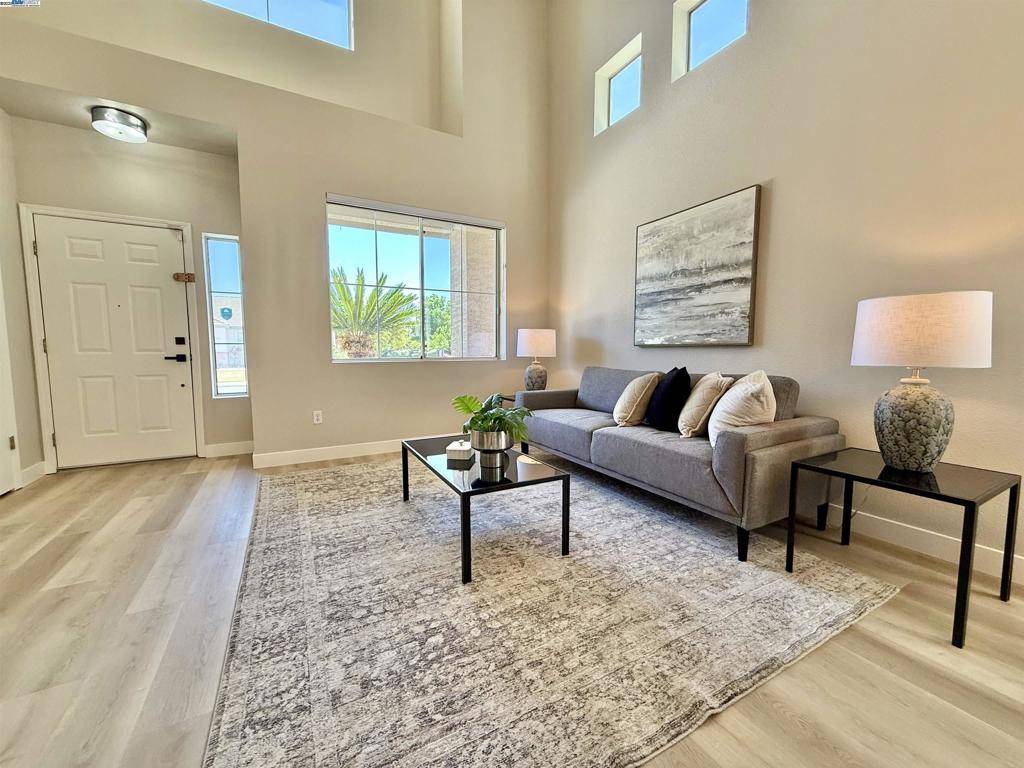 Brentwood, CA 94513,825 Hollowbrook Dr
