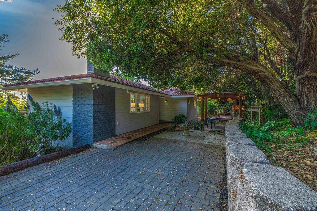 Oakland, CA 94605,7317 Sunkist Dr