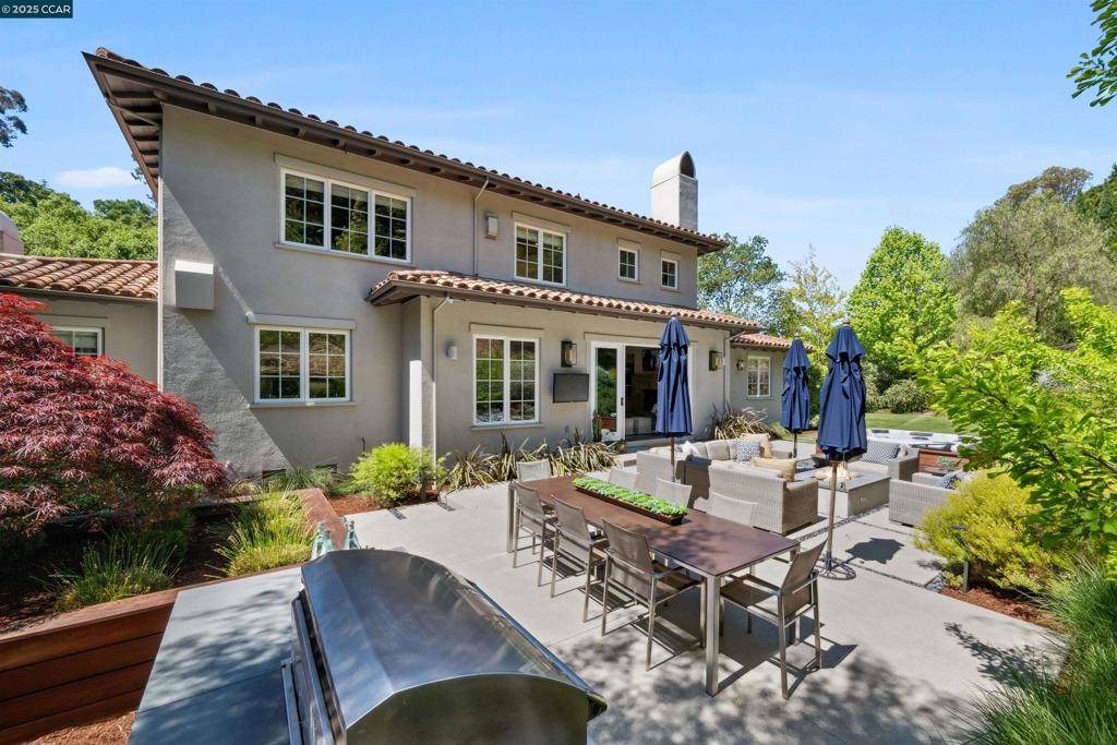 Orinda, CA 94563,31 Sandy Ct